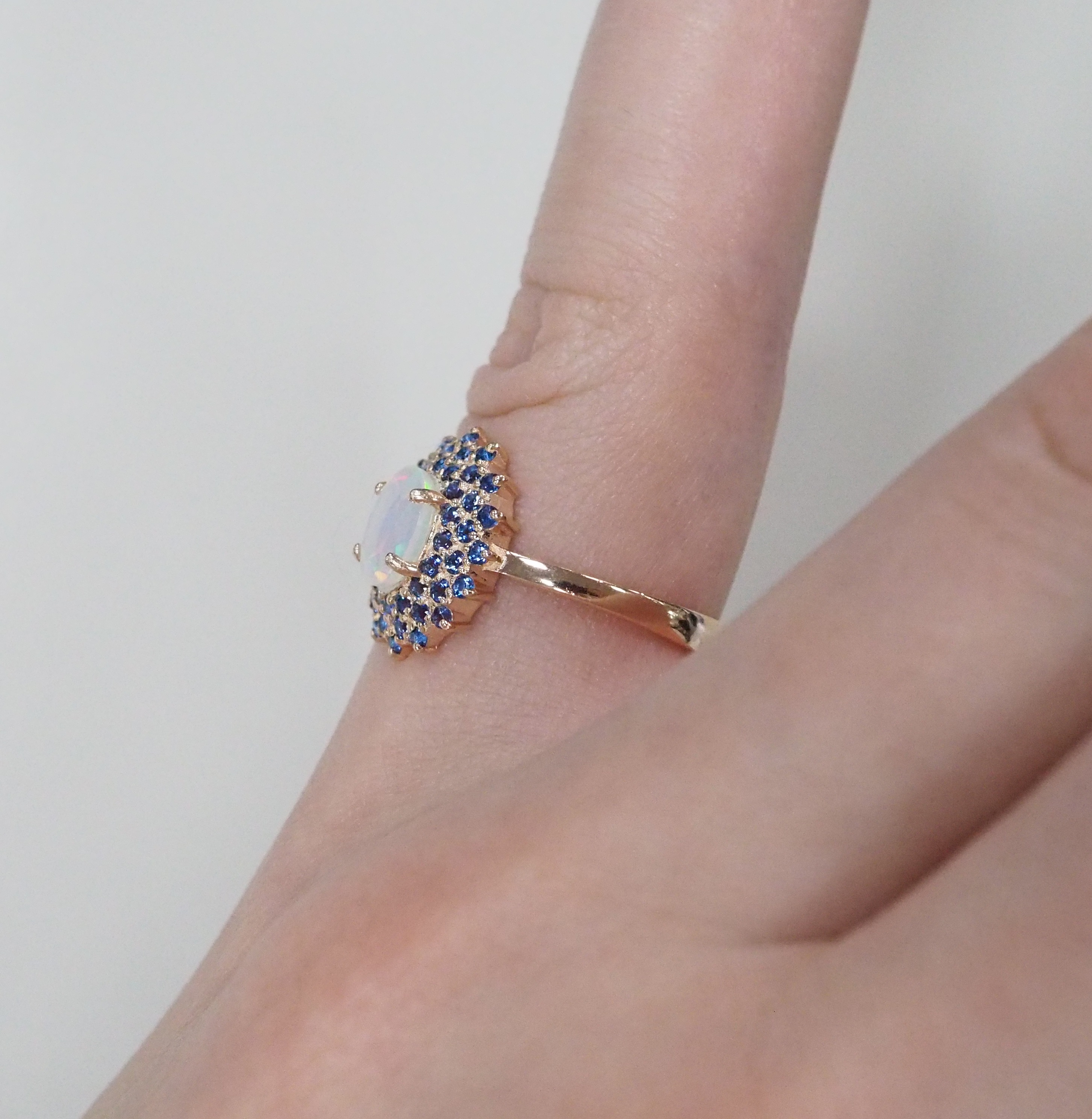 Серебряное кольцо с опалом